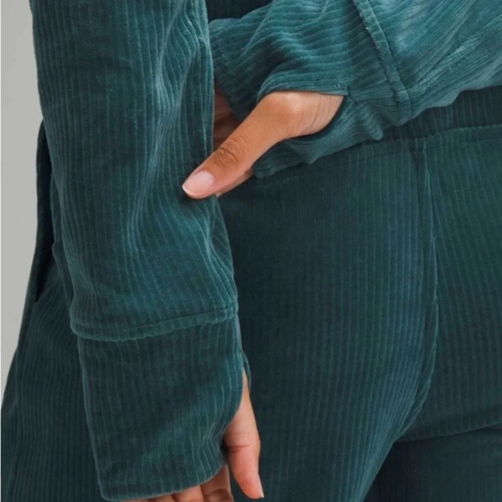 Lululemon Scuba Track Jacket *Velvet Cord EUC
Storm Teal W3HN5S - Picture 3 of 10